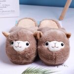 Chausson peluche lama marron kawaii